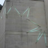 MORELLET François, Pi piquant de façade, 1=12°, dit Pi 12, 2006.