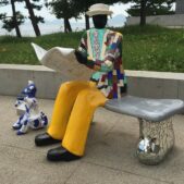 SAINT PHALLE (de) Niki, Le Banc ou Homme lisant son journal assis sur un banc avec un chien, 1993-94