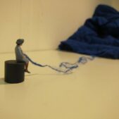 PORTER Liliana, Travail forcé : tisserand (bleu III), 2008